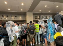 澳门金沙网址：“警察抓法官放”，香港